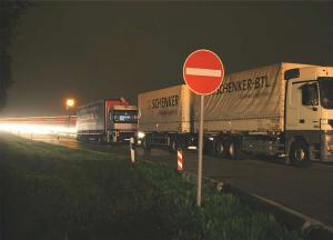 Der Mangel an Lkw Parkplätzen führt zu Sicherheitsproblemen