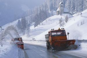 In der Alpenregion sorgt der Schneefall für gesperrte Pässe
