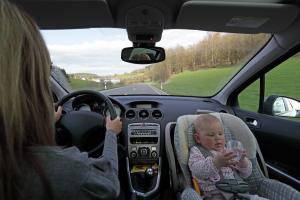 Ohne Kindersitz oder Babyschale gibt es keine ausreichende Sicherheit für die Kleinen