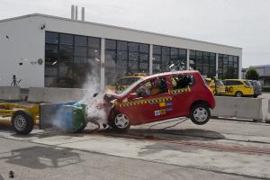 ADAC führt neuen Crashtest mit Kleinwagen durch