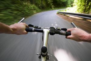 Schnelle Radfahrer verstoßen manchmal bewusst gegen die Verkehrsregeln