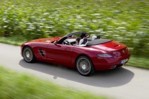 SLS AMG Roadster mit geöffnetem Verdeck