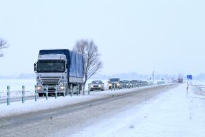 Der zurückgekehrte Winter hat so manchen Kraftfahrer überrascht